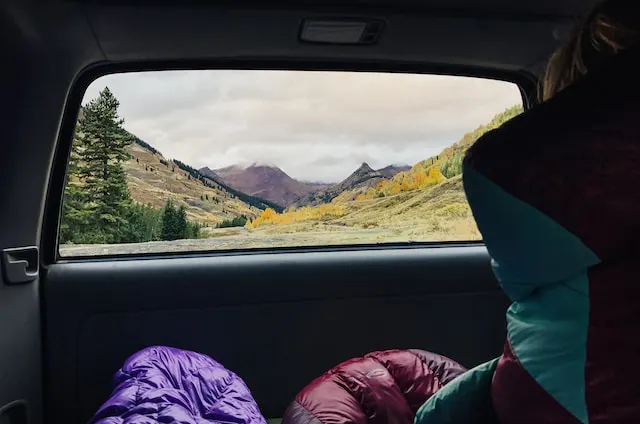 dormir dans sa voiture matelas et duvet