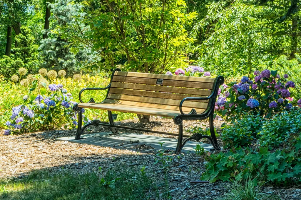 aménager un salon de jardin pas cher